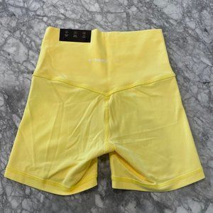 NWT TnAction TnaBUTTER™ Cheeky Hi-Rise 5" Short Size Small (Pineapple)